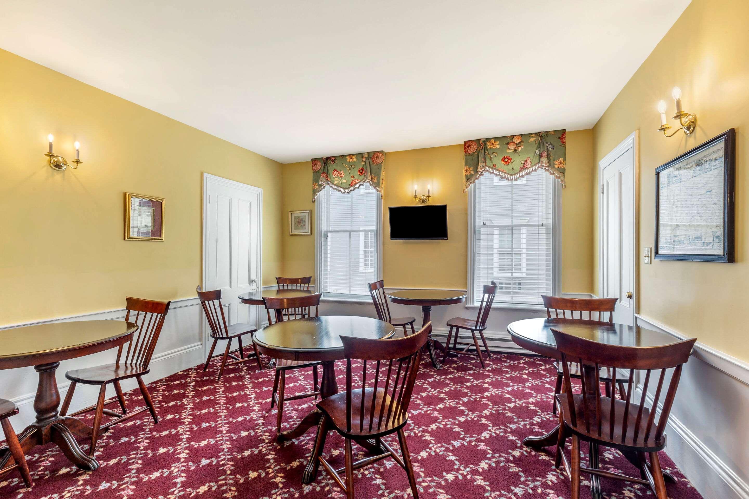 Essex Street Inn & Suites, Ascend Hotel Collection ニューベリーポート エクステリア 写真