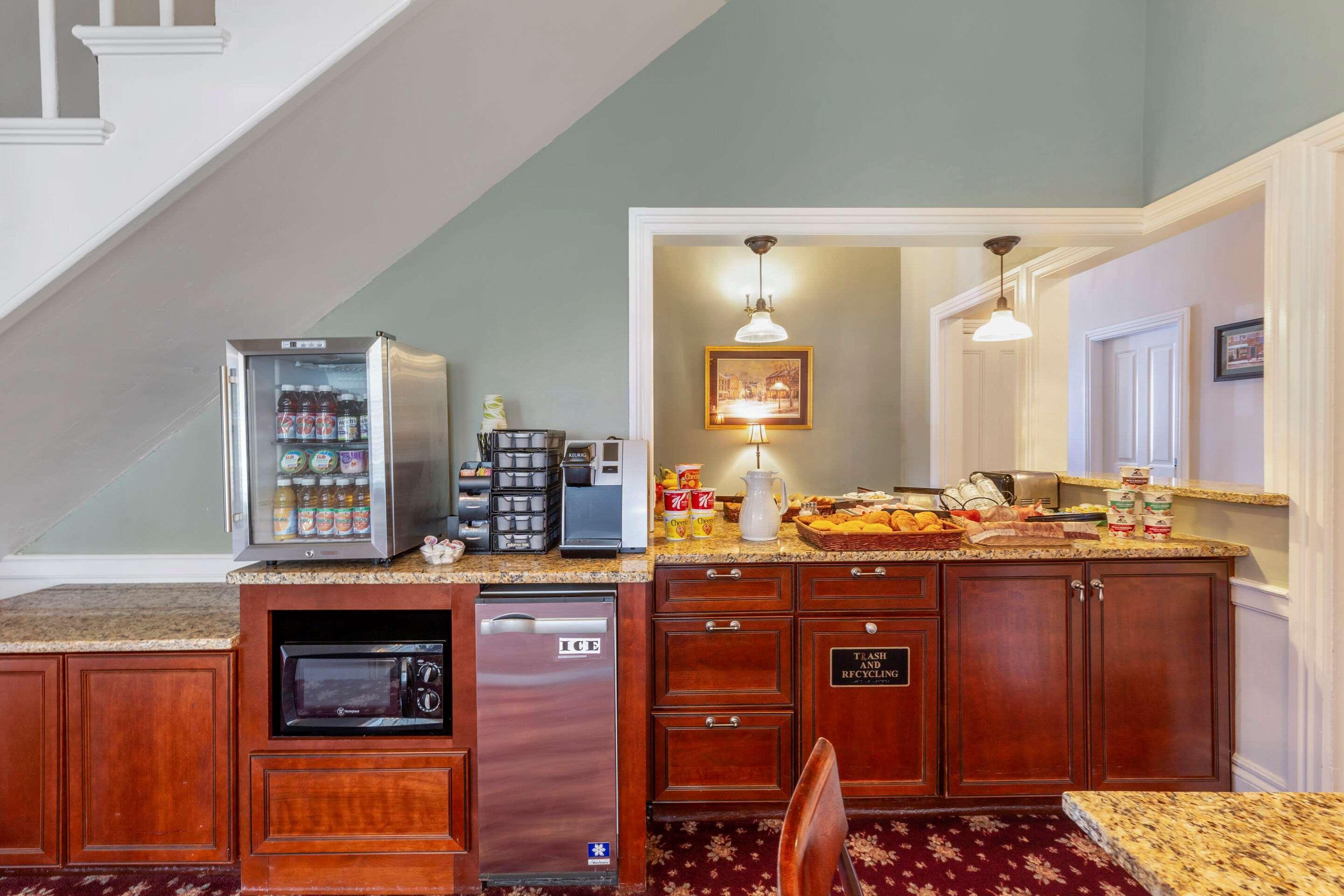 Essex Street Inn & Suites, Ascend Hotel Collection ニューベリーポート エクステリア 写真