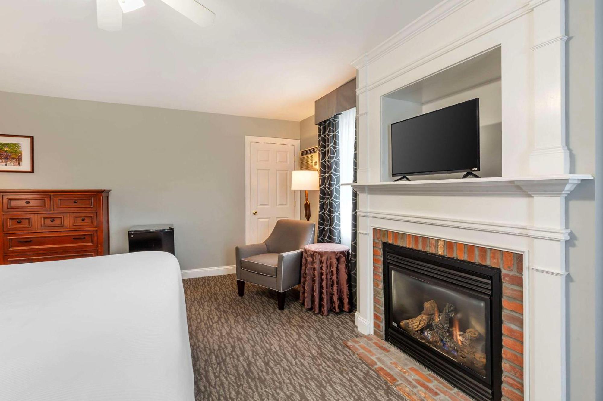 Essex Street Inn & Suites, Ascend Hotel Collection ニューベリーポート エクステリア 写真